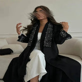 عباية سوداء مطرزه بالؤلؤ